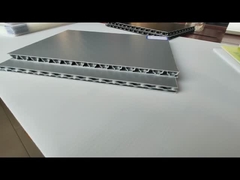 蜜蜂の巣のパネル