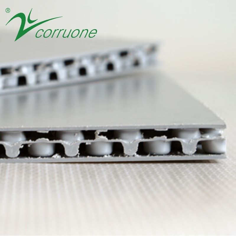 反スリップ波形のプラスチック カバー2mm-12mm Correx保護ロール